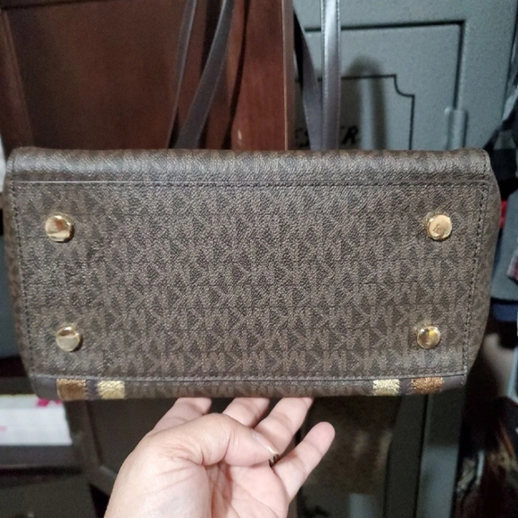 MK tote and wristlet set REDUCED - Picture 6 of 12